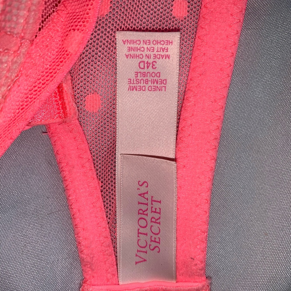 Victoria’s Secret Lined a Demi Bra. - Picture 3 of 3